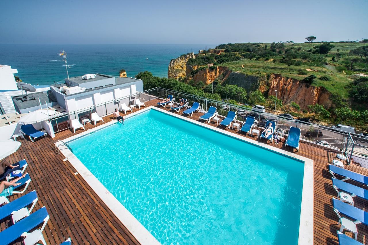 Taxi from Faro Airport to Carvi Beach Hotel